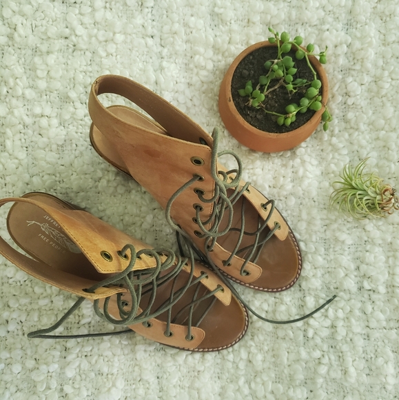 W10 Free People Heels - Picture 2 of 3